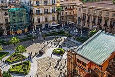 Panoramablick über Palermo, aufgenommen von einer erhöhten Terrasse der Kathedrale.